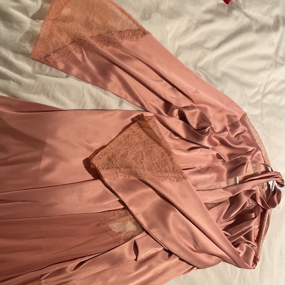 VS ROBE - Picture 2 of 3